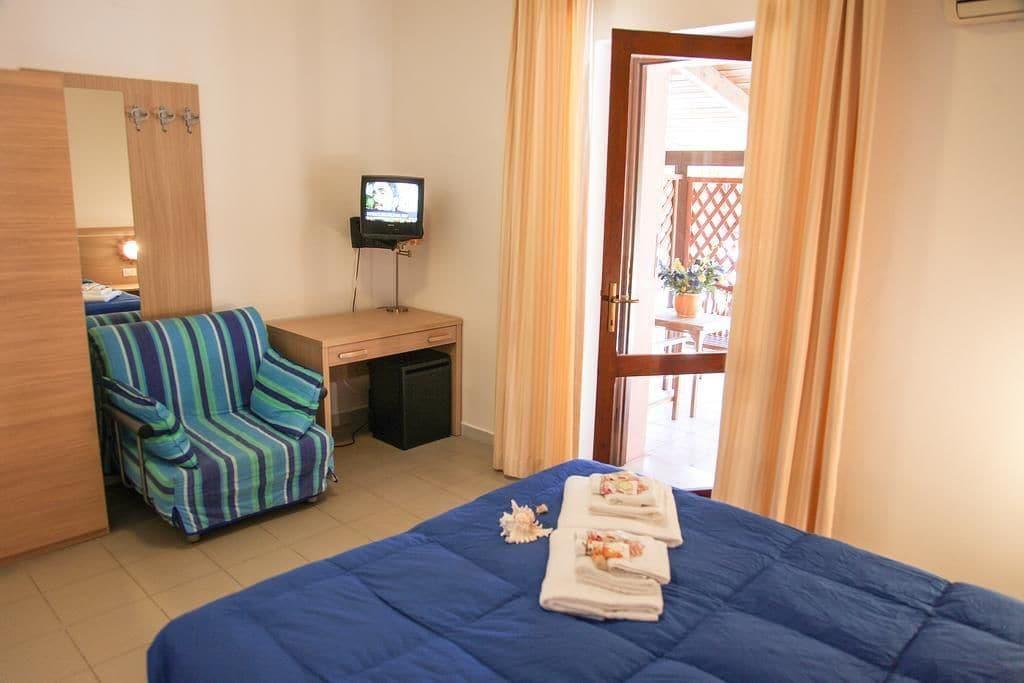 Hotel Mezzaluna Carloforte  Exterior photo